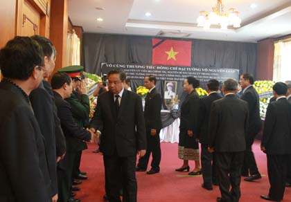 ສະຖານທູດຫວຽດນາມ ຢູ່ຫຼາຍປະເທດຈັດພິທີ ໄຫວ້ອາໄລ ພົນເອກ ຫວໍງວຽນຢາບ